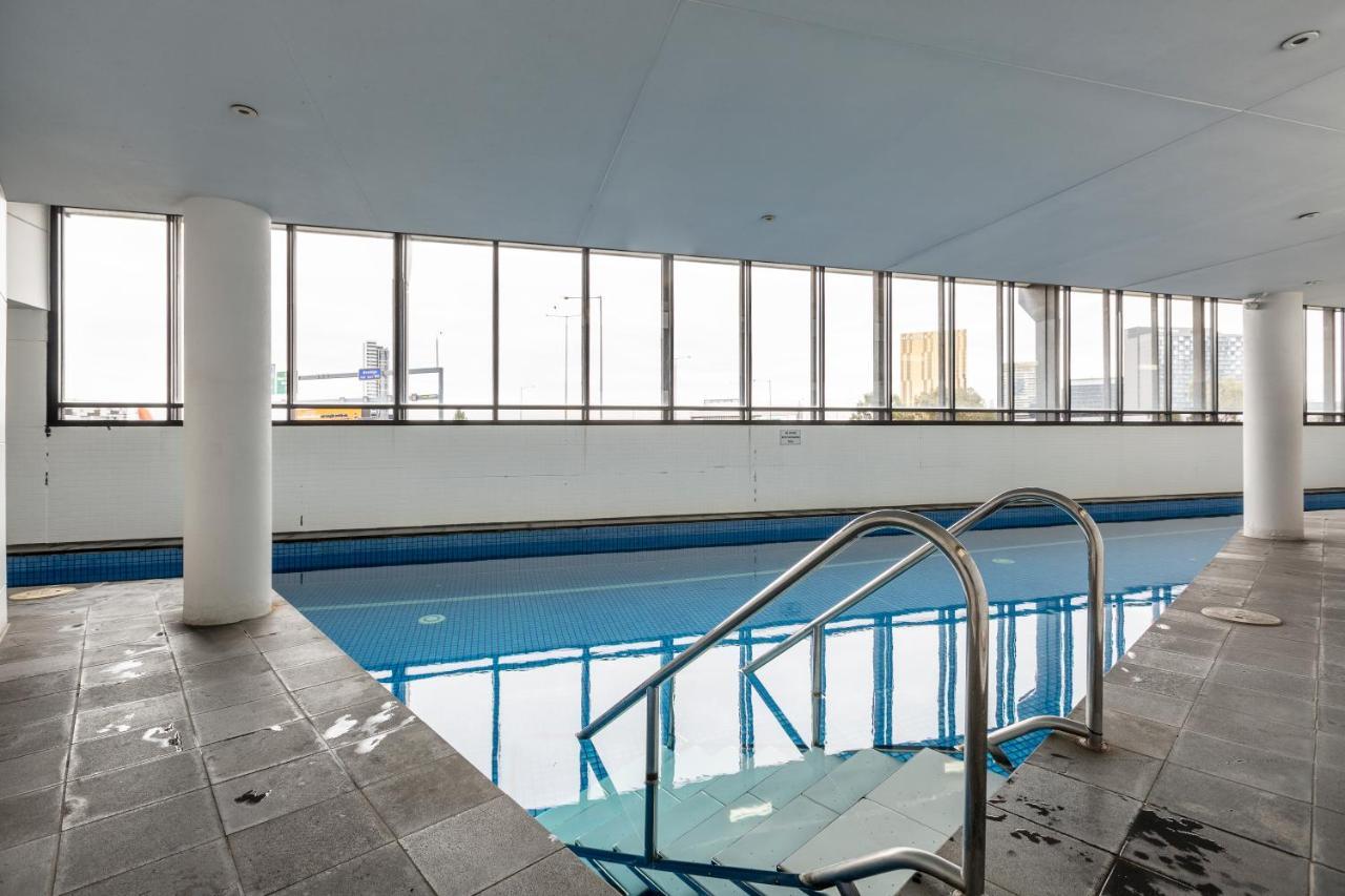 ☆Of Southbank☆Light Filled Apartment☆Huge Private Terrace With City Views☆Parking☆Pool☆Gym☆Wifi Melbourne Bagian luar foto